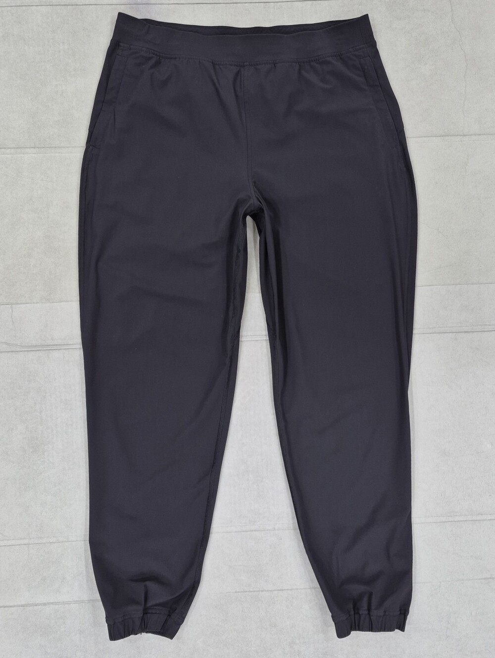 Lululemon jogger pants women's 12 black lightweight pockets zip hem pull on